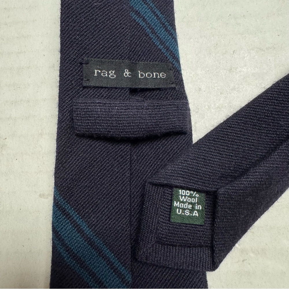 RAG & BONE Men’s Single Stripe Wool Skinny (2.5" wide) Tie in Dark Navy - Picture 3 of 4